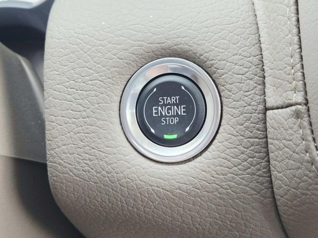 GMC Yukon XL Vehicle Full-screen Gallery Image 32