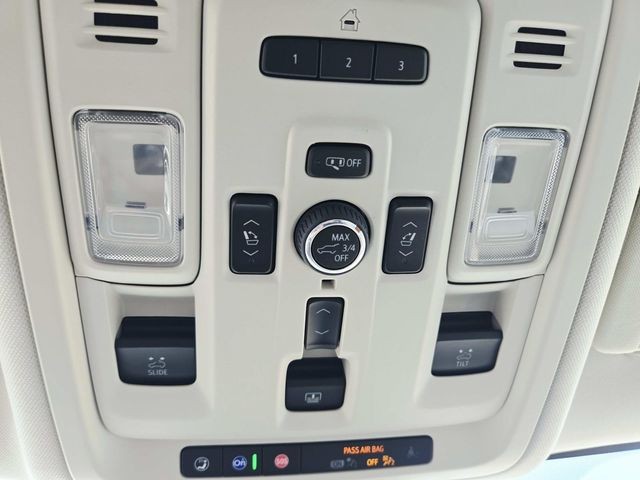 GMC Yukon XL Vehicle Full-screen Gallery Image 34