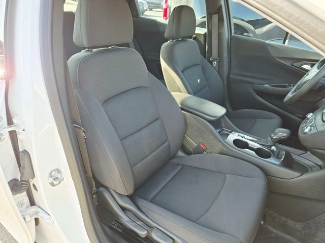 Chevrolet Malibu Vehicle Full-screen Gallery Image 13