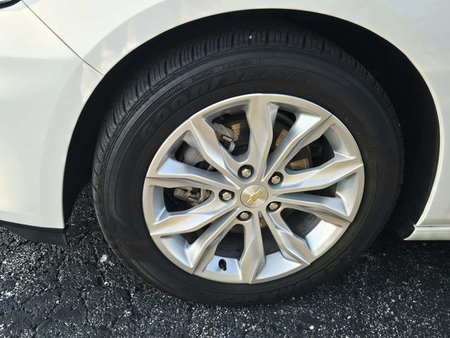 Chevrolet Malibu Vehicle Full-screen Gallery Image 15