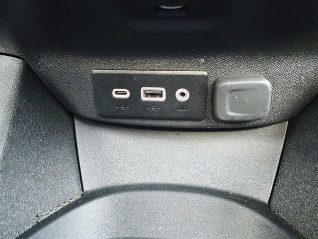 Chevrolet Malibu Vehicle Full-screen Gallery Image 24