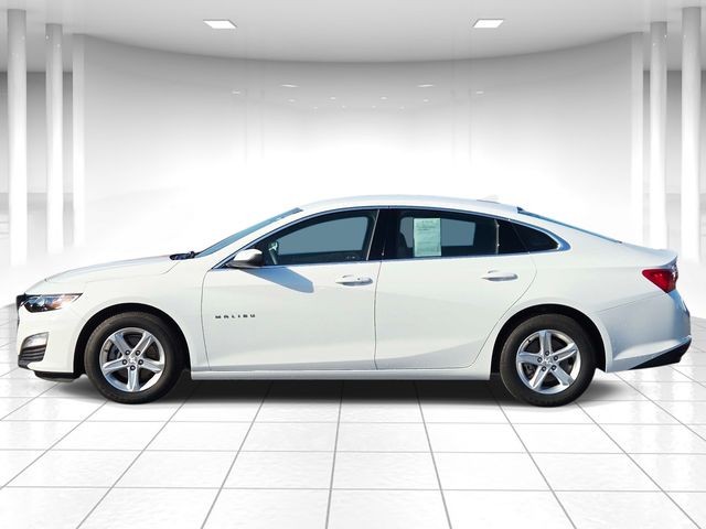 Chevrolet Malibu Vehicle Full-screen Gallery Image 02