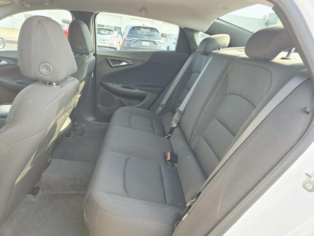Chevrolet Malibu Vehicle Full-screen Gallery Image 09