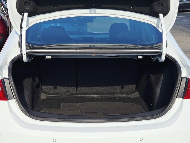 Chevrolet Malibu Vehicle Full-screen Gallery Image 10