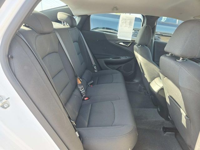 Chevrolet Malibu Vehicle Full-screen Gallery Image 11