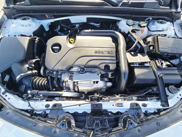 Chevrolet Malibu Vehicle Full-screen Gallery Image 13