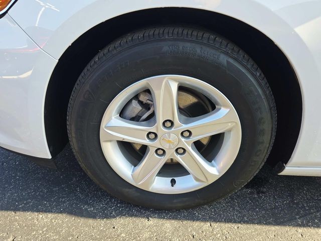 Chevrolet Malibu Vehicle Full-screen Gallery Image 14