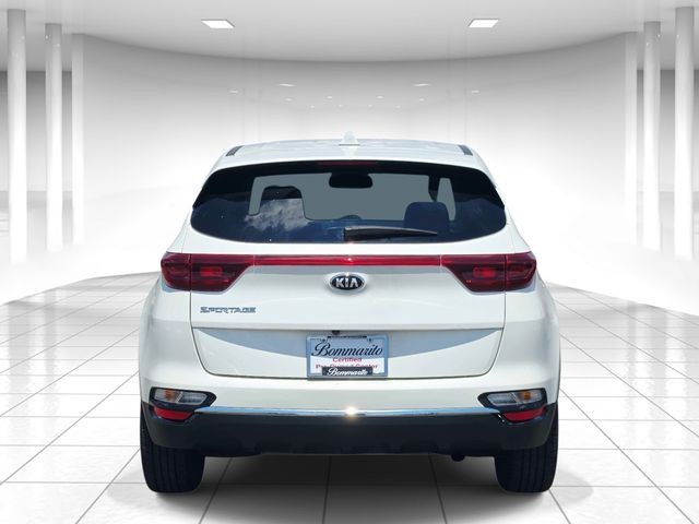 Kia Sportage Vehicle Full-screen Gallery Image 04