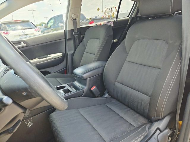 Kia Sportage Vehicle Full-screen Gallery Image 08