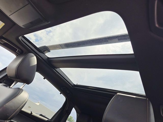 Mazda CX-70 Vehicle Full-screen Gallery Image 06