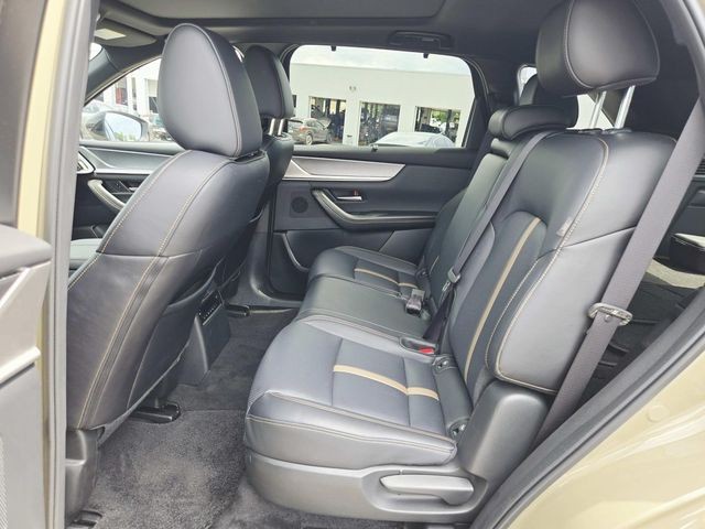 Mazda CX-70 Vehicle Full-screen Gallery Image 10