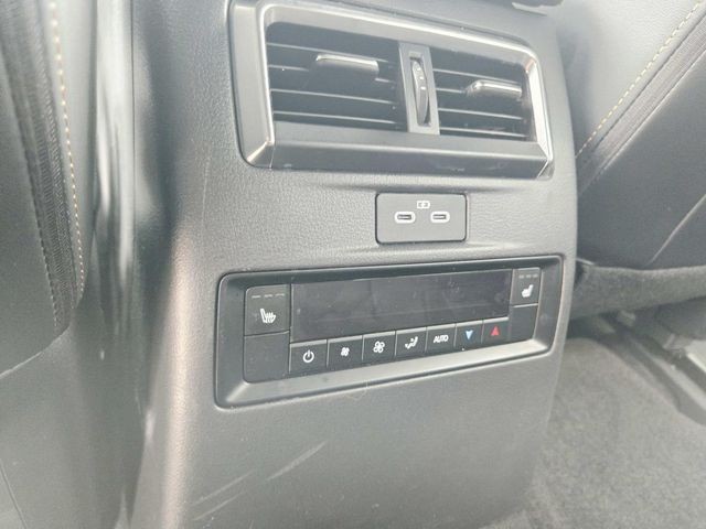 Mazda CX-70 Vehicle Full-screen Gallery Image 11