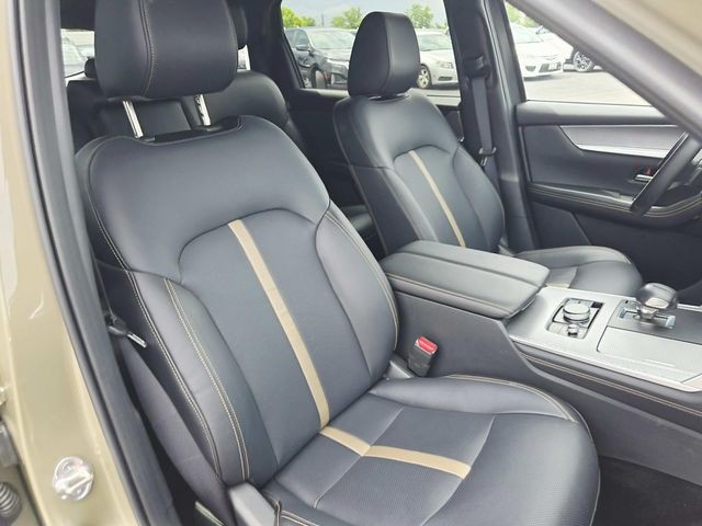 Mazda CX-70 Vehicle Full-screen Gallery Image 14