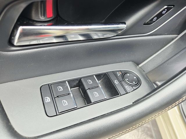 Mazda CX-70 Vehicle Full-screen Gallery Image 33