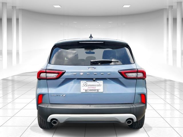 Ford Escape Vehicle Full-screen Gallery Image 04