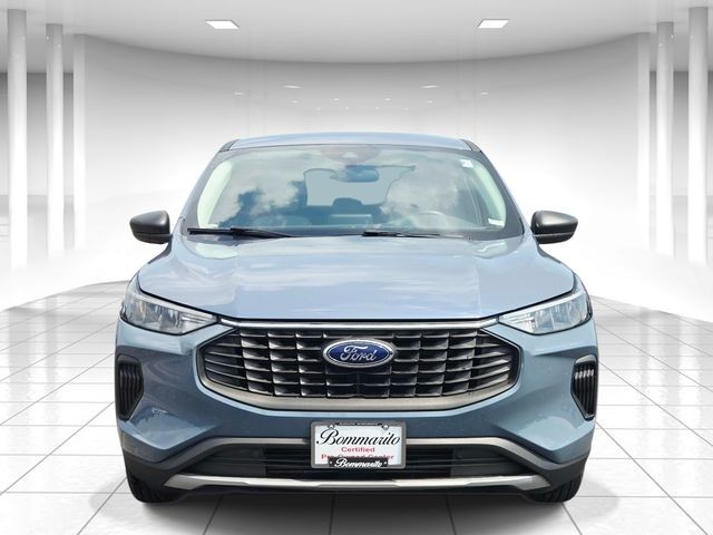 Ford Escape Vehicle Full-screen Gallery Image 05