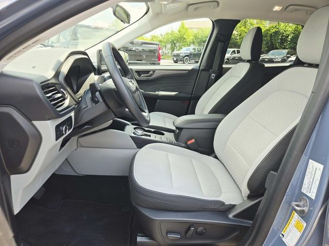 Ford Escape Vehicle Full-screen Gallery Image 08