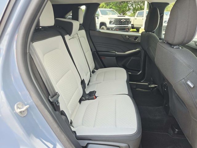 Ford Escape Vehicle Full-screen Gallery Image 11