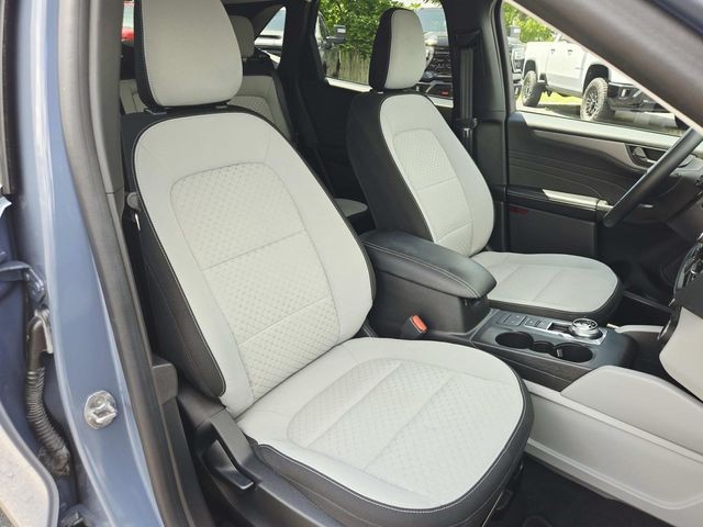 Ford Escape Vehicle Full-screen Gallery Image 12