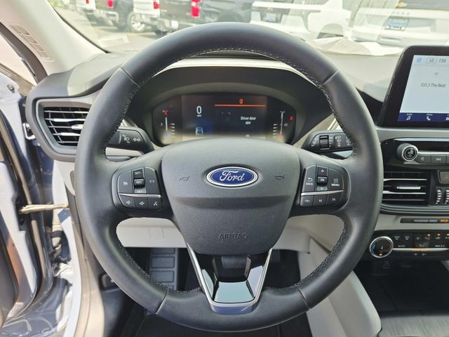Ford Escape Vehicle Full-screen Gallery Image 15