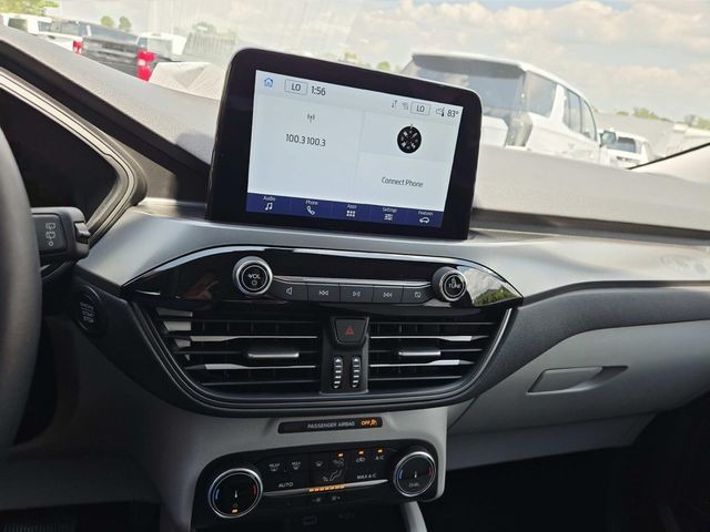 Ford Escape Vehicle Full-screen Gallery Image 20