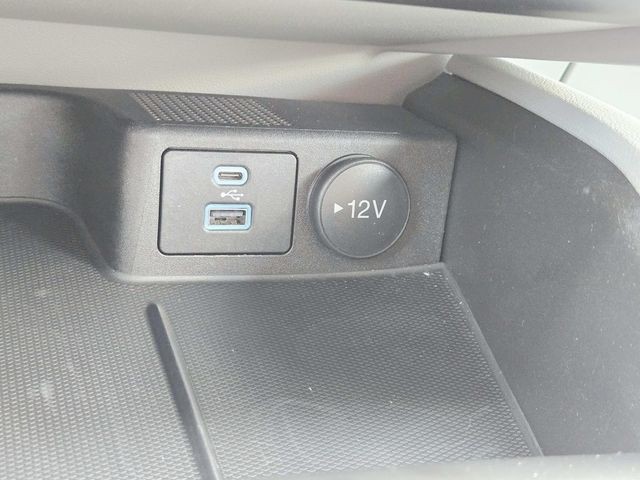Ford Escape Vehicle Full-screen Gallery Image 24