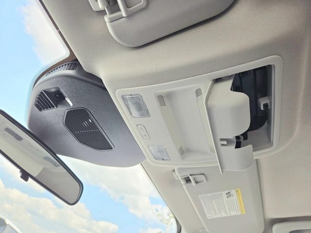 Ford Escape Vehicle Full-screen Gallery Image 27