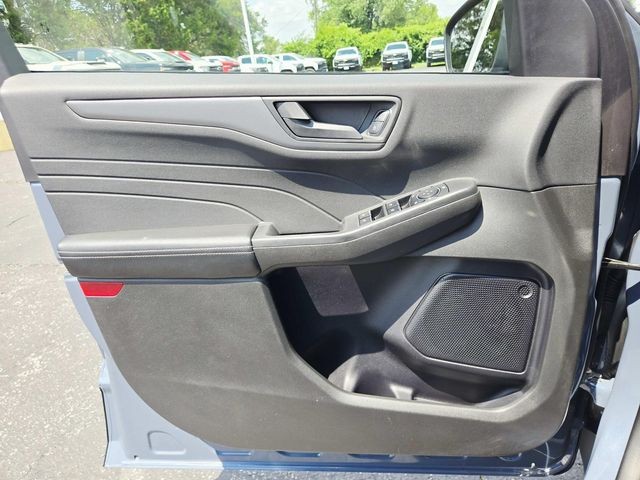 Ford Escape Vehicle Full-screen Gallery Image 29