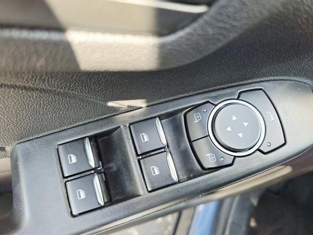 Ford Escape Vehicle Full-screen Gallery Image 30