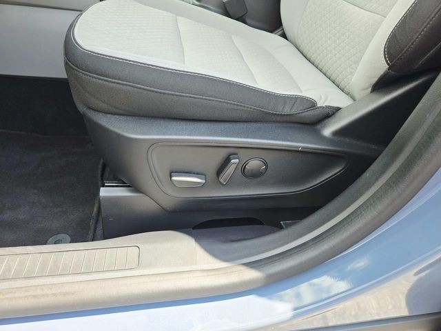Ford Escape Vehicle Full-screen Gallery Image 31