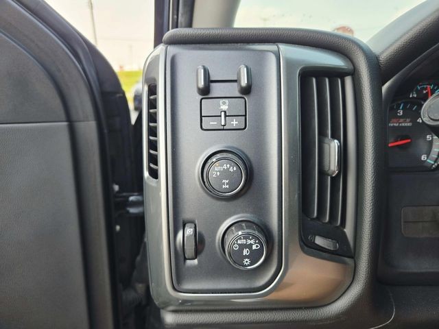 Chevrolet Silverado 1500 Vehicle Full-screen Gallery Image 17