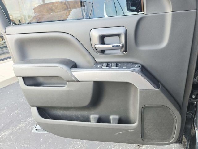Chevrolet Silverado 1500 Vehicle Full-screen Gallery Image 18