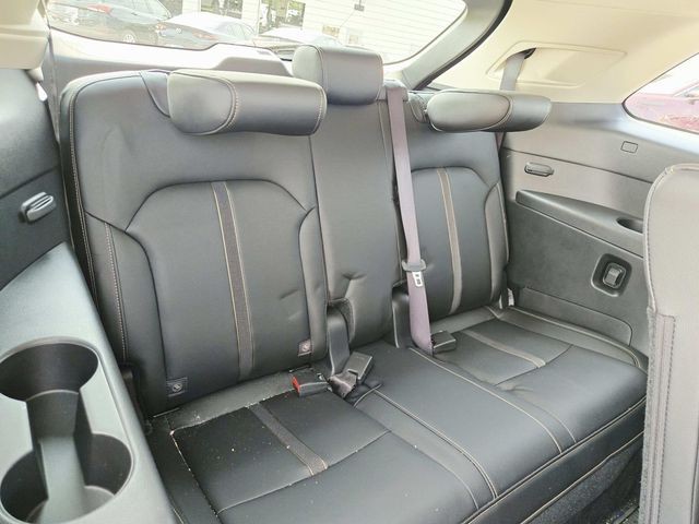 Mazda CX-90 Vehicle Full-screen Gallery Image 12