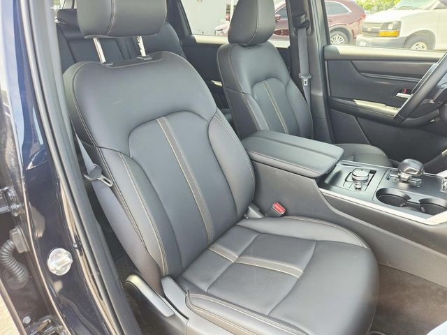 Mazda CX-90 Vehicle Full-screen Gallery Image 14