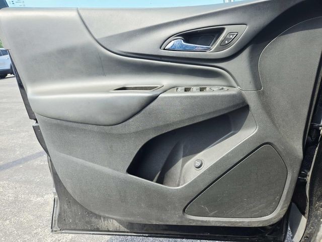 Chevrolet Equinox Vehicle Full-screen Gallery Image 21