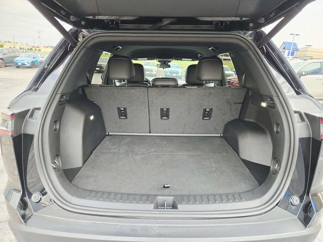 Chevrolet Equinox Vehicle Full-screen Gallery Image 10