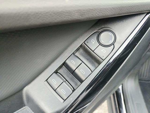 Chevrolet Equinox Vehicle Full-screen Gallery Image 26