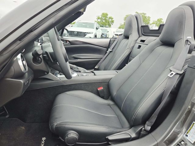 Mazda MX-5 Miata Vehicle Full-screen Gallery Image 12