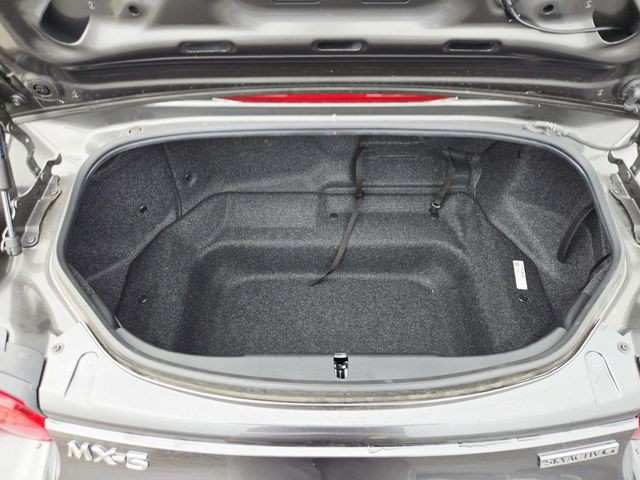 Mazda MX-5 Miata Vehicle Full-screen Gallery Image 13