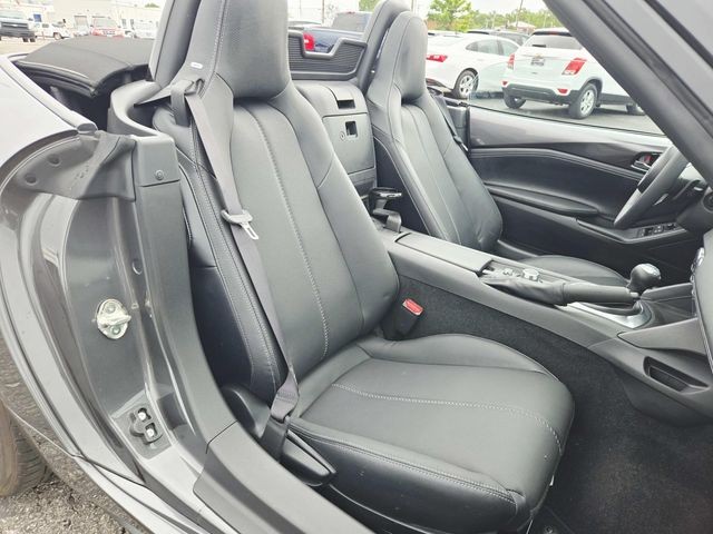 Mazda MX-5 Miata Vehicle Full-screen Gallery Image 14