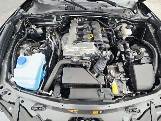 Mazda MX-5 Miata Vehicle Full-screen Gallery Image 16