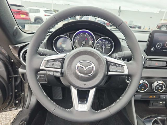 Mazda MX-5 Miata Vehicle Full-screen Gallery Image 17