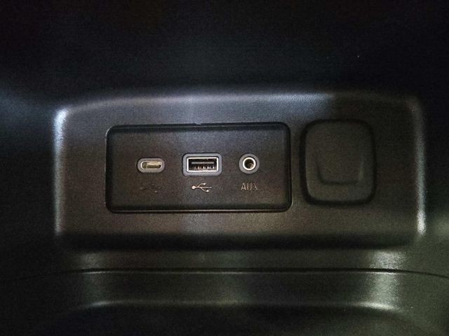 Chevrolet Equinox Vehicle Full-screen Gallery Image 25