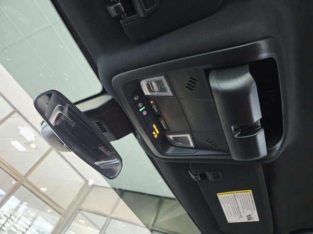 Chevrolet Equinox Vehicle Full-screen Gallery Image 28