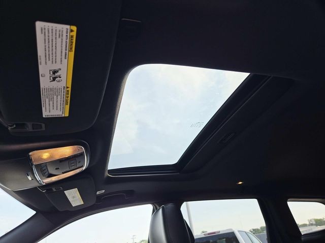 Jeep Grand Cherokee Vehicle Full-screen Gallery Image 06