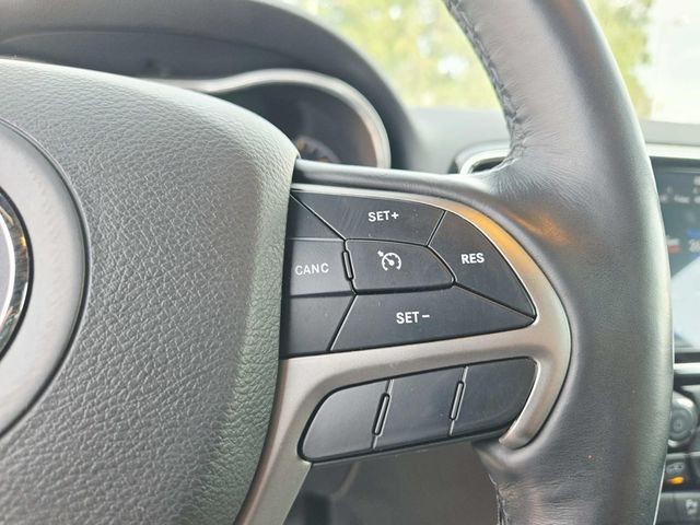 Jeep Grand Cherokee Vehicle Full-screen Gallery Image 18
