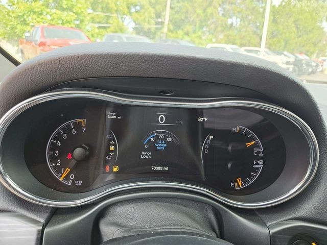 Jeep Grand Cherokee Vehicle Full-screen Gallery Image 19