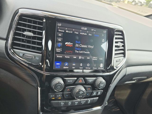 Jeep Grand Cherokee Vehicle Full-screen Gallery Image 21