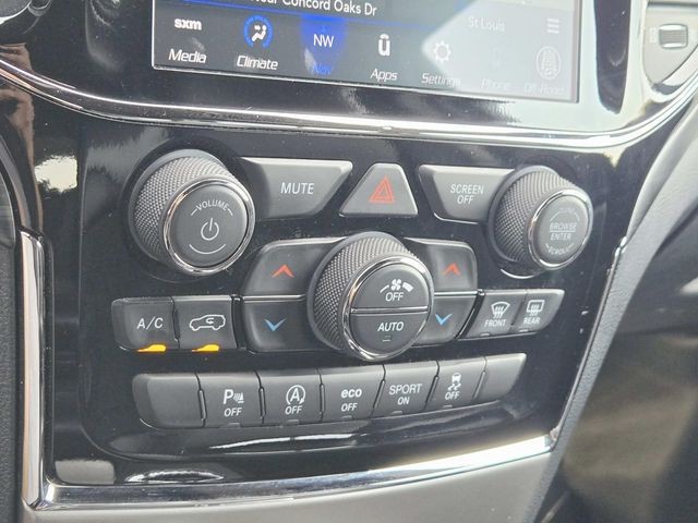 Jeep Grand Cherokee Vehicle Full-screen Gallery Image 26
