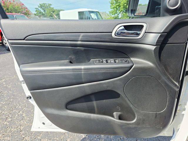 Jeep Grand Cherokee Vehicle Full-screen Gallery Image 31